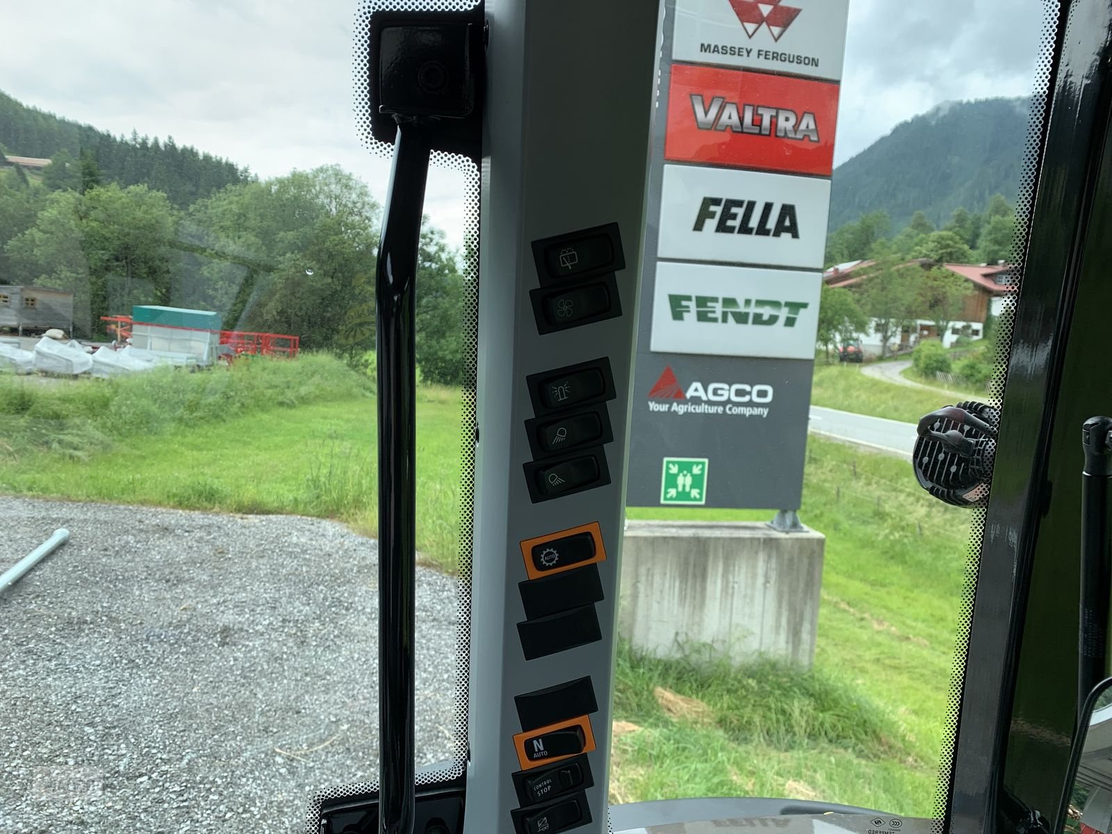 Traktor typu Valtra A115 MH4 + Frontlader G4L, Neumaschine v Eben (Obrázek 16)