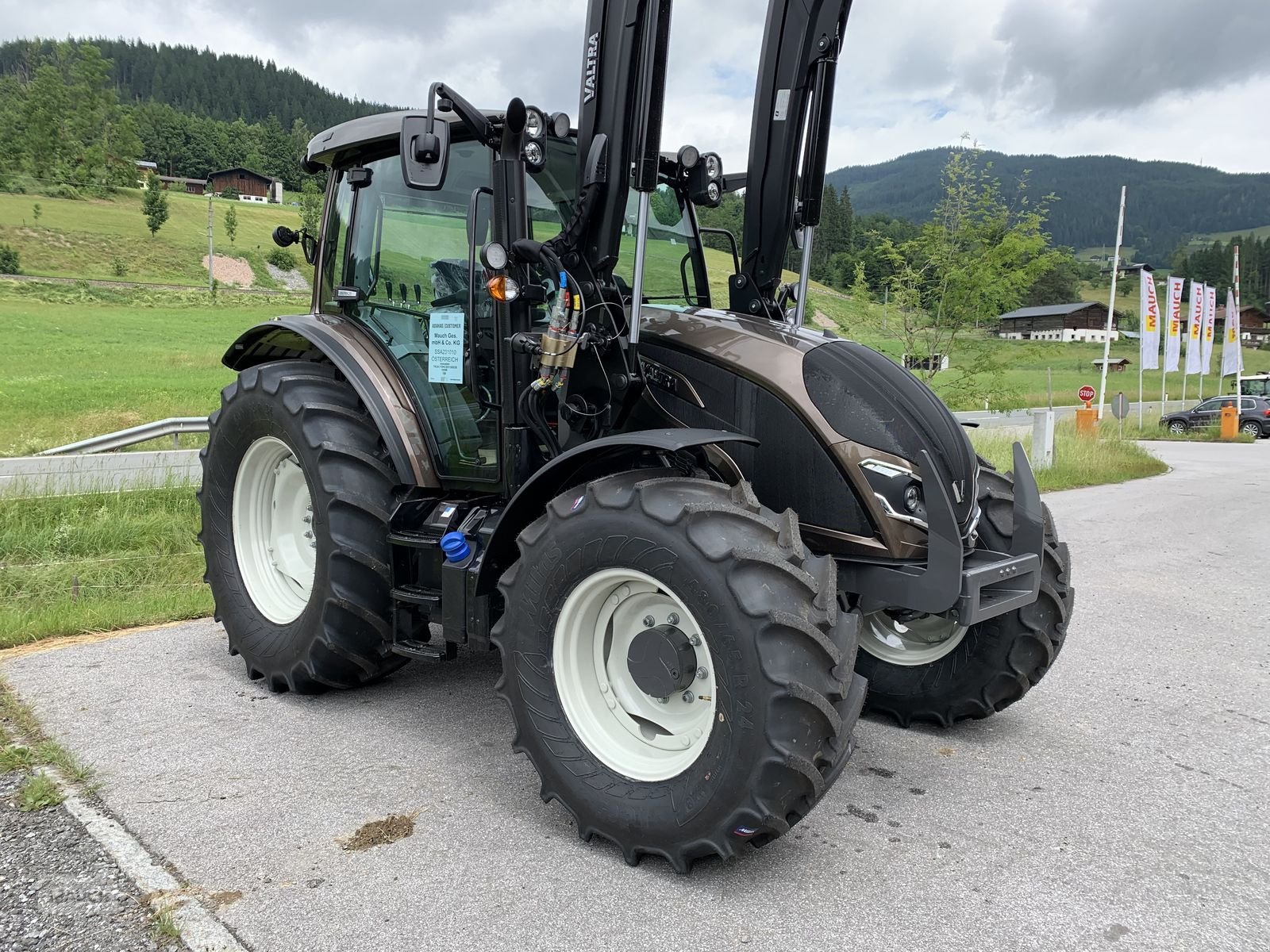 Traktor typu Valtra A115 MH4 + Frontlader G4L, Neumaschine v Eben (Obrázek 4)