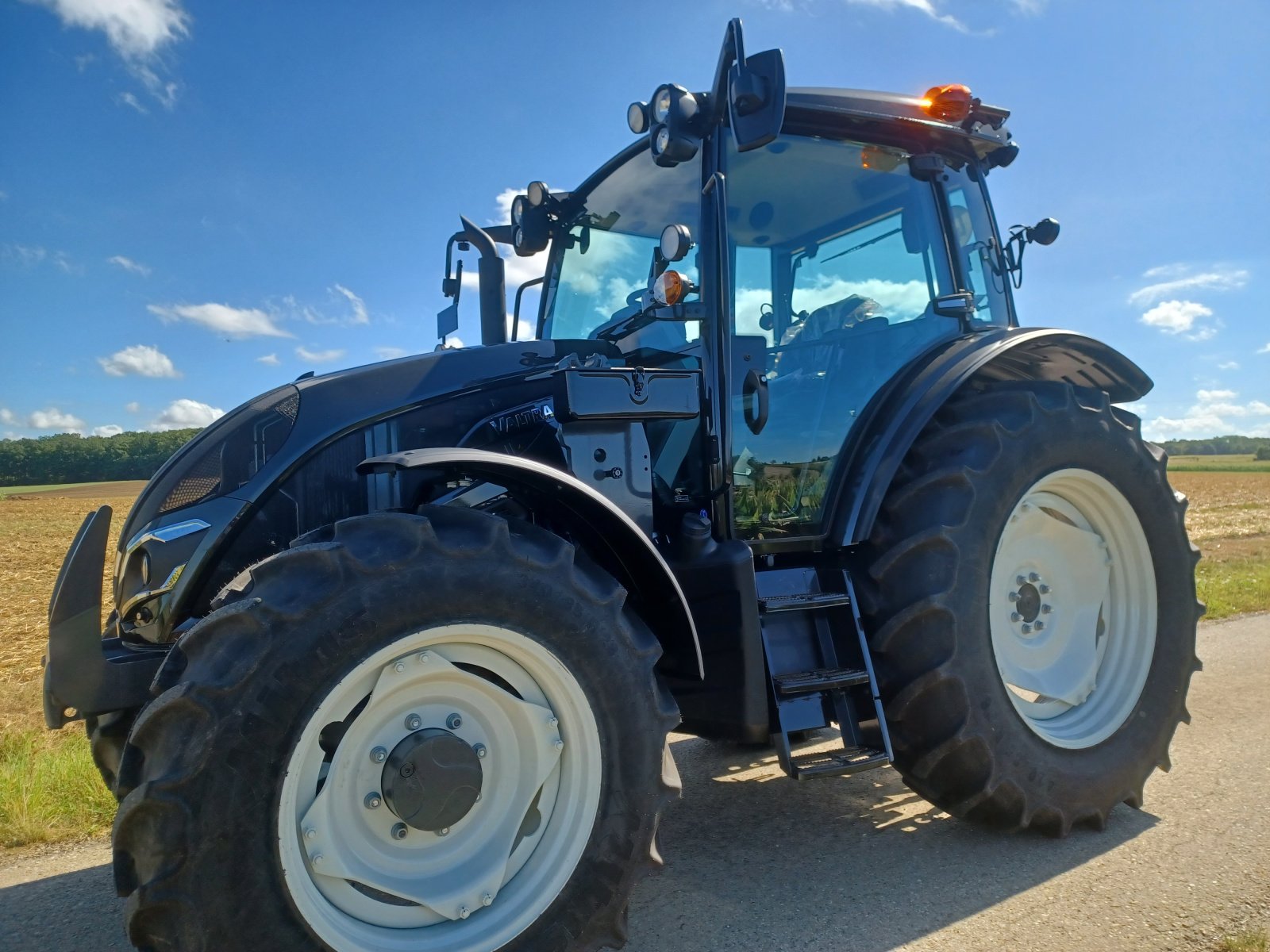 Traktor typu Valtra A115 MH4, Neumaschine v Uffenheim (Obrázek 1)