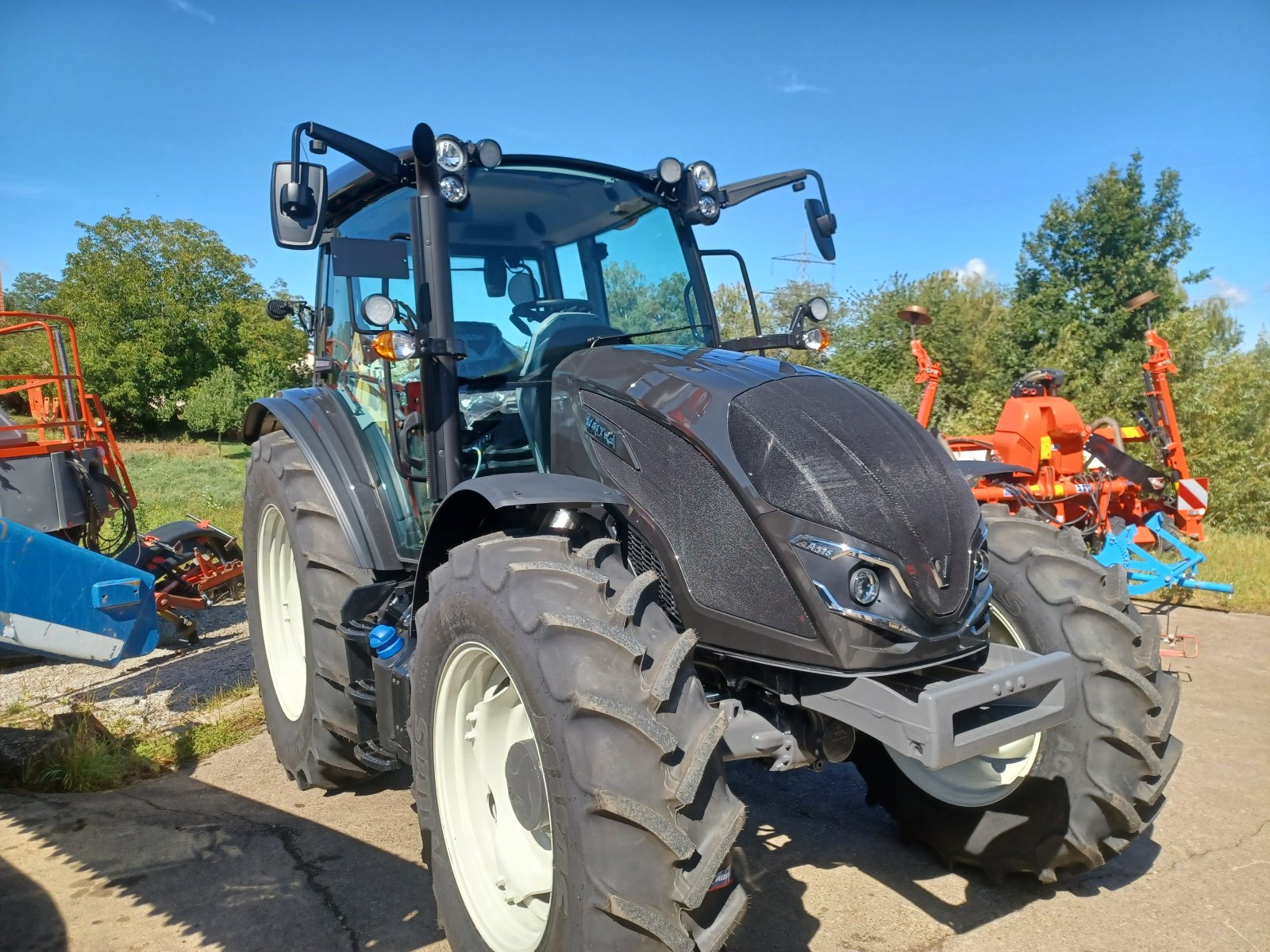 Traktor typu Valtra A115 MH4, Neumaschine v Uffenheim (Obrázek 1)