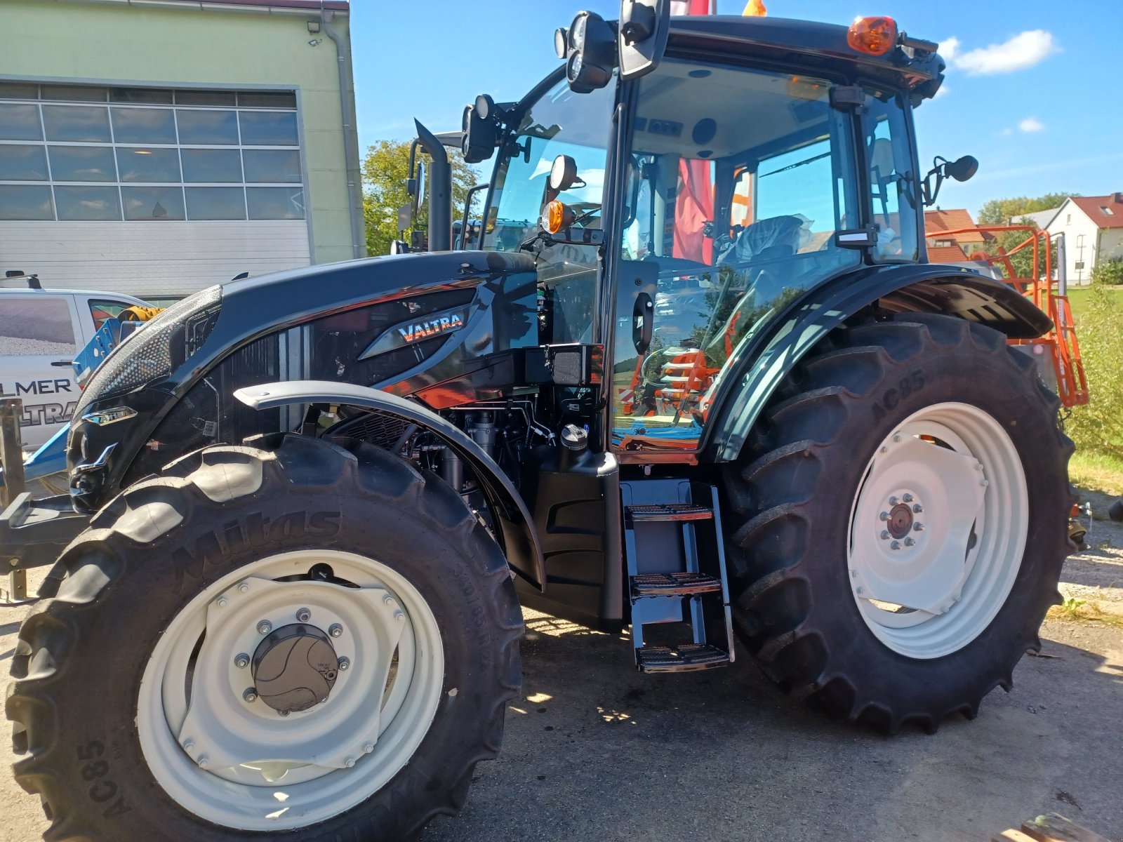 Traktor typu Valtra A115 MH4, Neumaschine v Uffenheim (Obrázek 3)