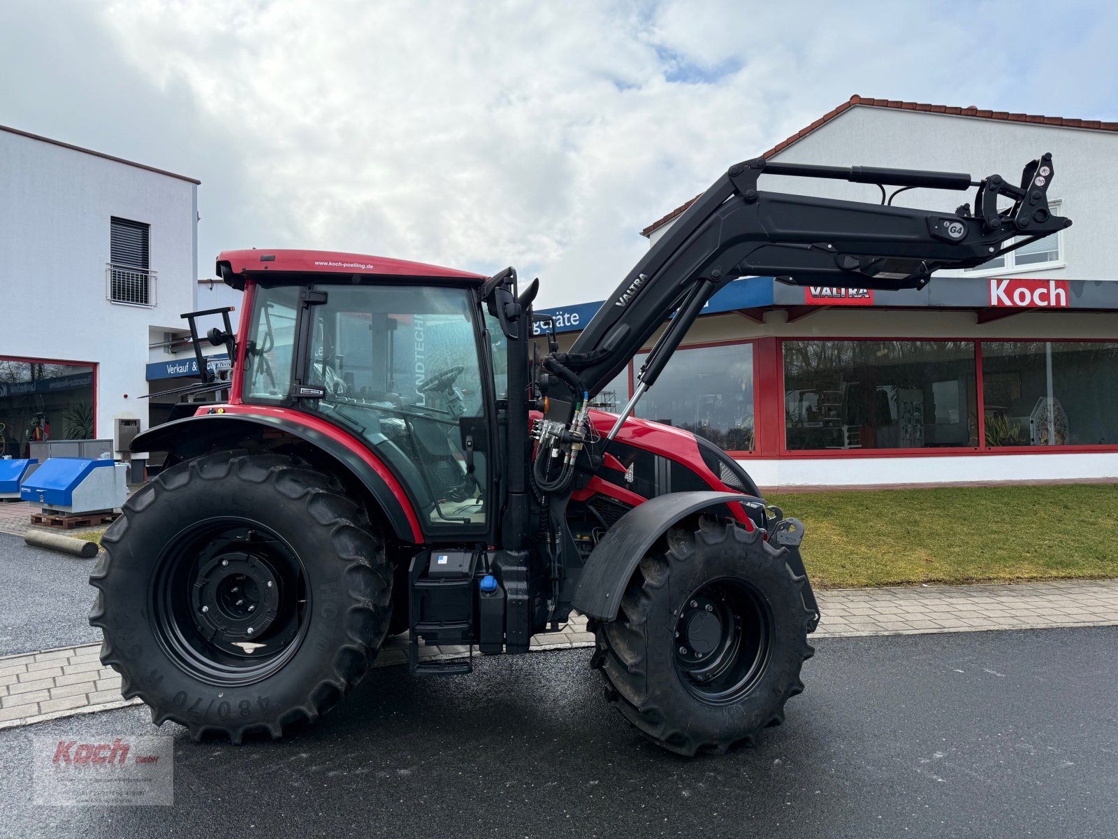 Traktor of the type Valtra A115 MH4, Neumaschine in Neumarkt / Pölling (Picture 2)
