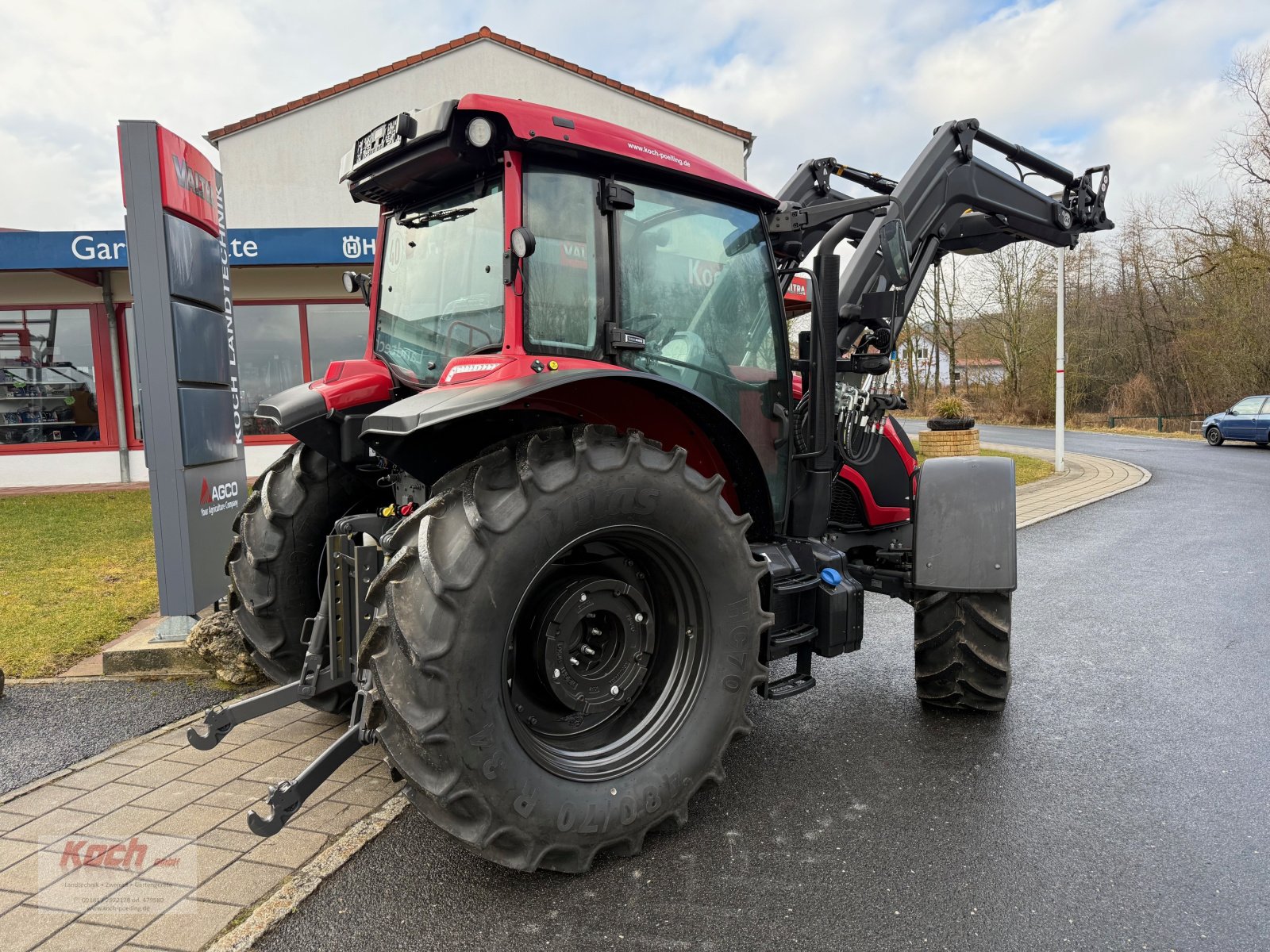 Traktor of the type Valtra A115 MH4, Neumaschine in Neumarkt / Pölling (Picture 3)
