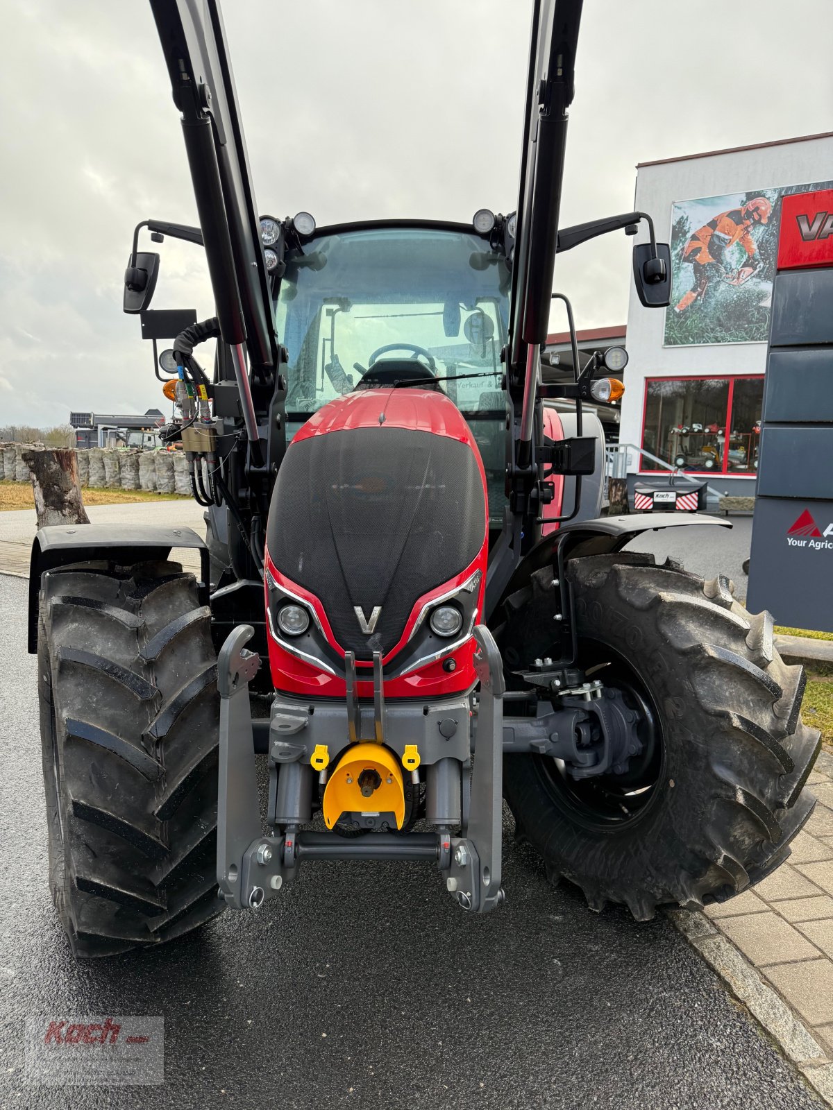 Traktor of the type Valtra A115 MH4, Neumaschine in Neumarkt / Pölling (Picture 9)