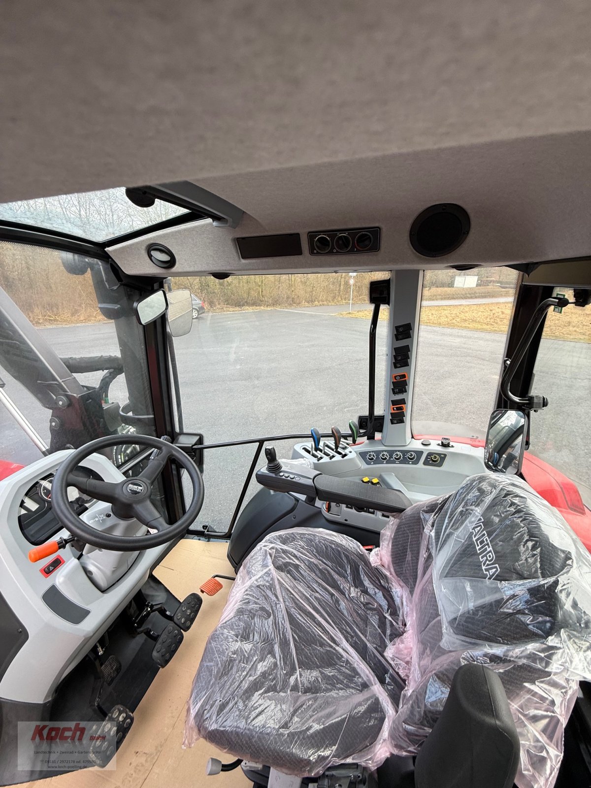 Traktor of the type Valtra A115 MH4, Neumaschine in Neumarkt / Pölling (Picture 11)