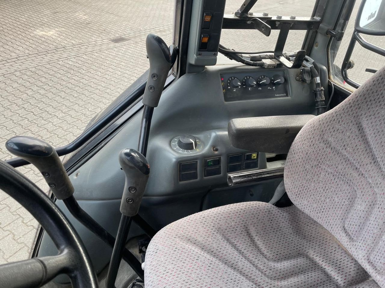 Traktor of the type Valtra A72 met fronthef, Gebrauchtmaschine in Roermond (Picture 10)