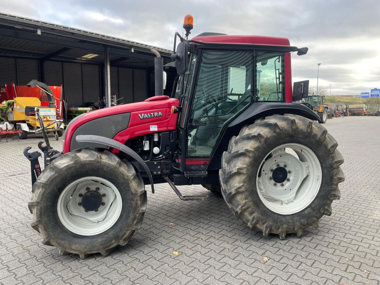Traktor of the type Valtra A72 met fronthef, Gebrauchtmaschine in Roermond (Picture 2)