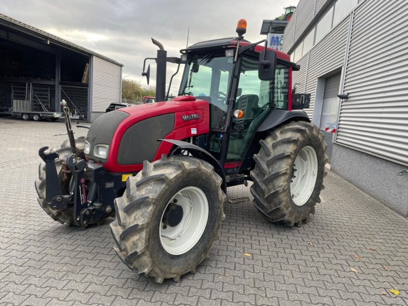 Traktor van het type Valtra A72 met fronthef, Gebrauchtmaschine in Roermond (Foto 1)