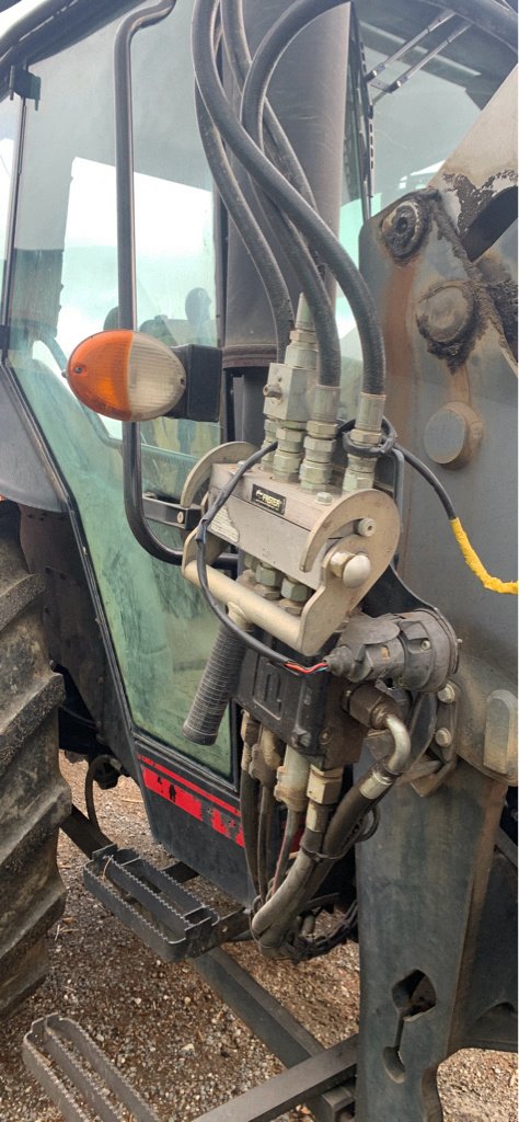 Traktor del tipo Valtra A72, Gebrauchtmaschine In Calmont (Immagine 9)