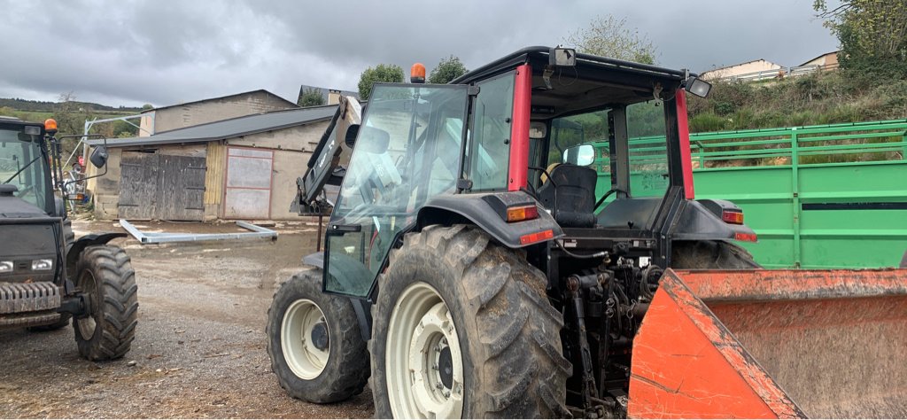 Traktor del tipo Valtra A72, Gebrauchtmaschine In Calmont (Immagine 4)