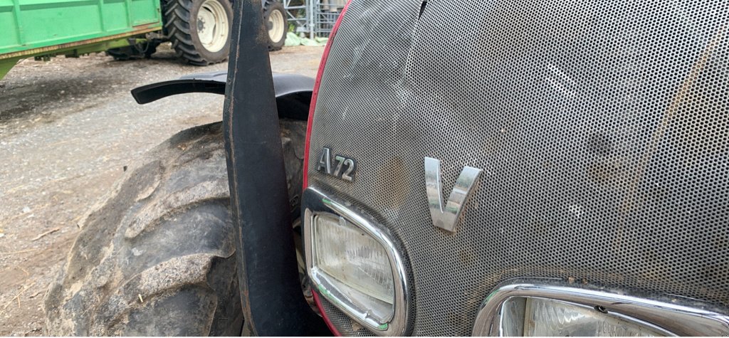 Traktor del tipo Valtra A72, Gebrauchtmaschine In Calmont (Immagine 11)