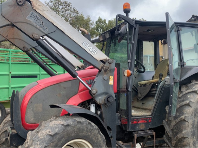 Traktor от тип Valtra A72, Gebrauchtmaschine в Calmont (Снимка 1)