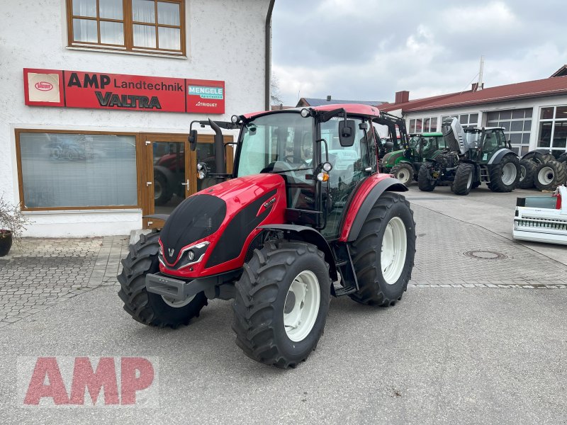 Valtra A75, Drehsitz, Neumaschine, Baujahr: 09/2023, Betriebsstunden: 5 Stunden (Bild 1) Traktor des Typs Valtra A75, Drehsitz, Neumaschine in Teising (Bild 1)