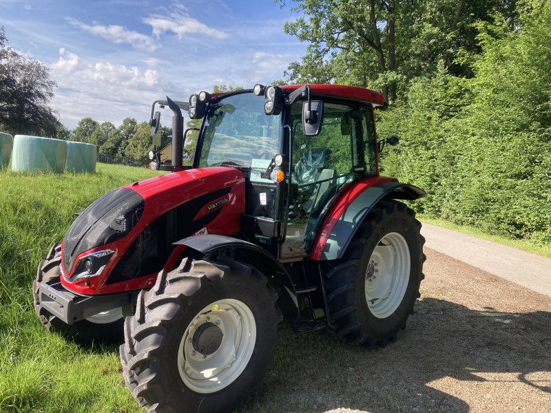 Valtra A75 H2, Neumaschine, Baujahr: 2023, Betriebsstunden: 9 Stunden (Bild 1) Traktor des Typs Valtra A75 H2, Neumaschine in Bodenwöhr/ Taxöldern (Bild 1)