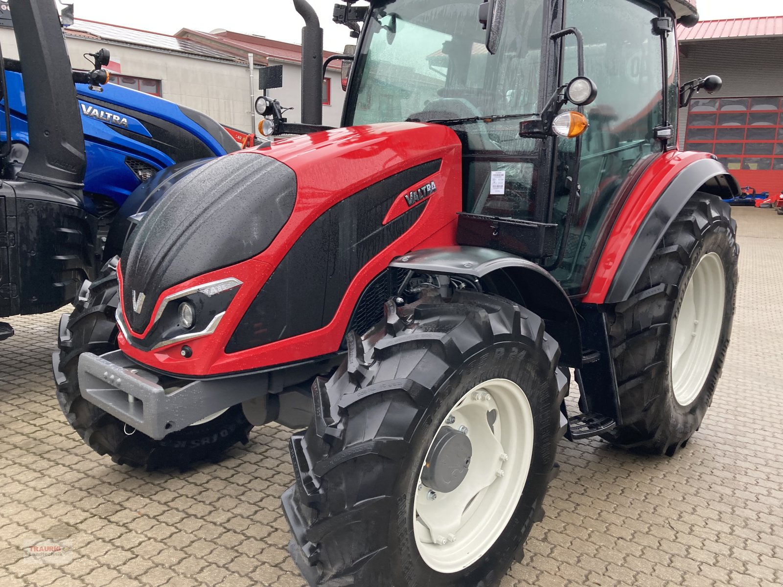 Traktor des Typs Valtra A85 Hitech, Neumaschine in Mainburg/Wambach (Bild 3)