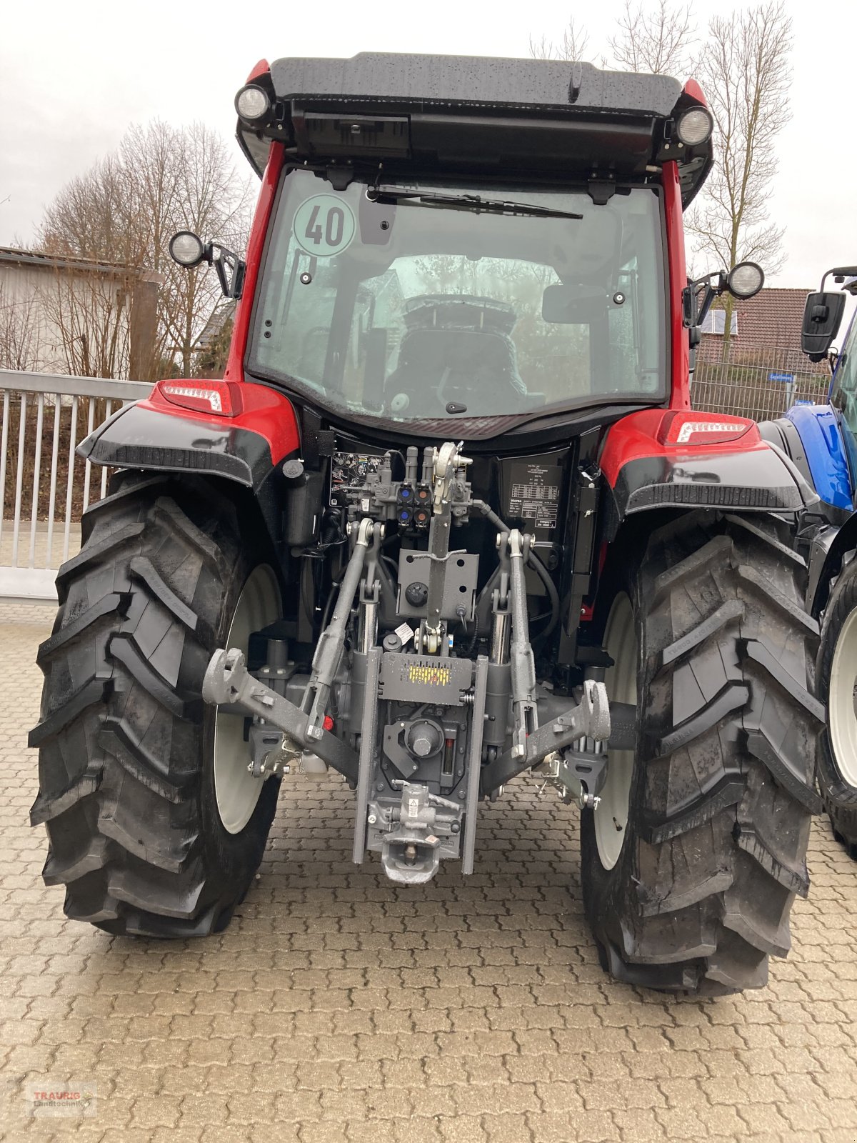 Traktor des Typs Valtra A85 Hitech, Neumaschine in Mainburg/Wambach (Bild 10)