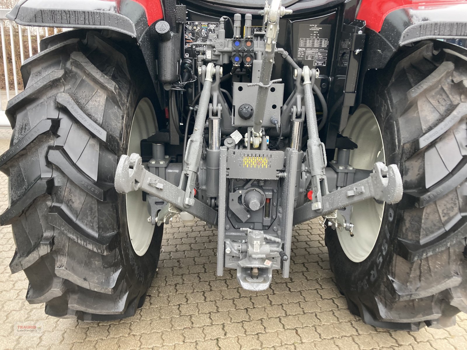Traktor des Typs Valtra A85 Hitech, Neumaschine in Mainburg/Wambach (Bild 11)