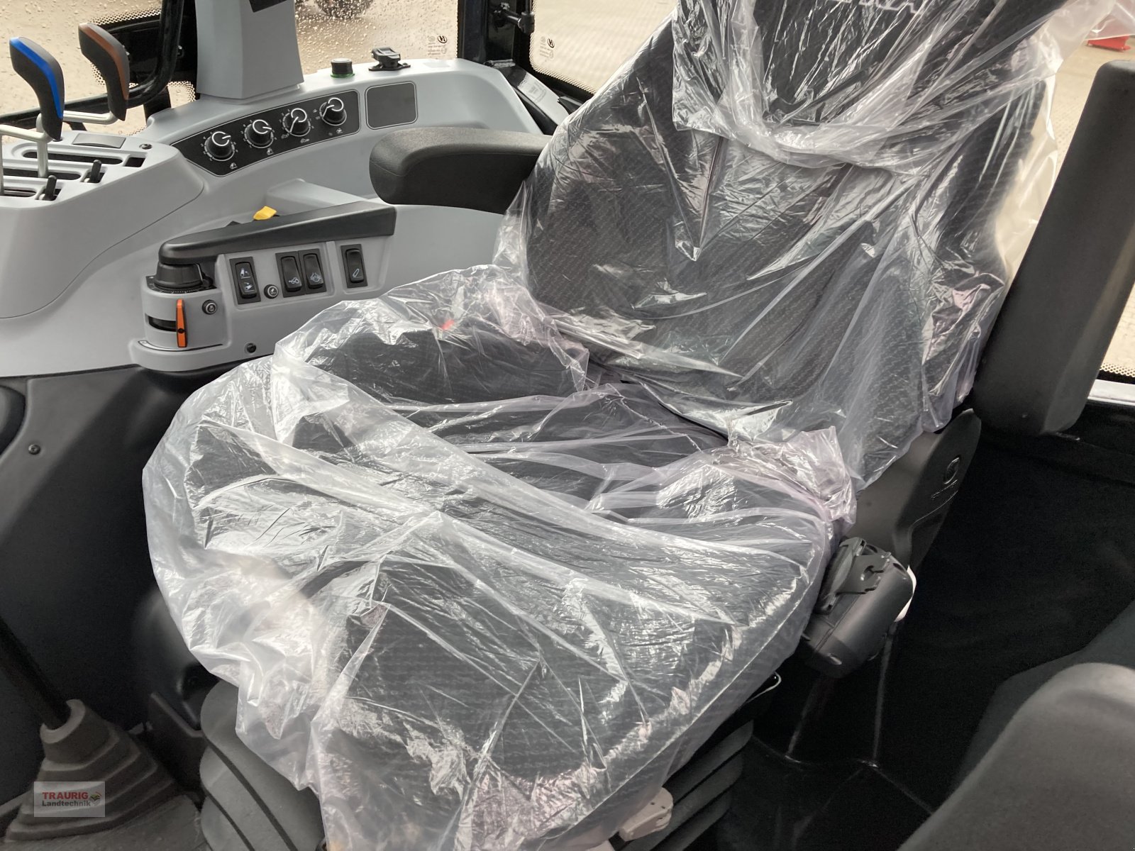 Traktor des Typs Valtra A85 Hitech, Neumaschine in Mainburg/Wambach (Bild 13)