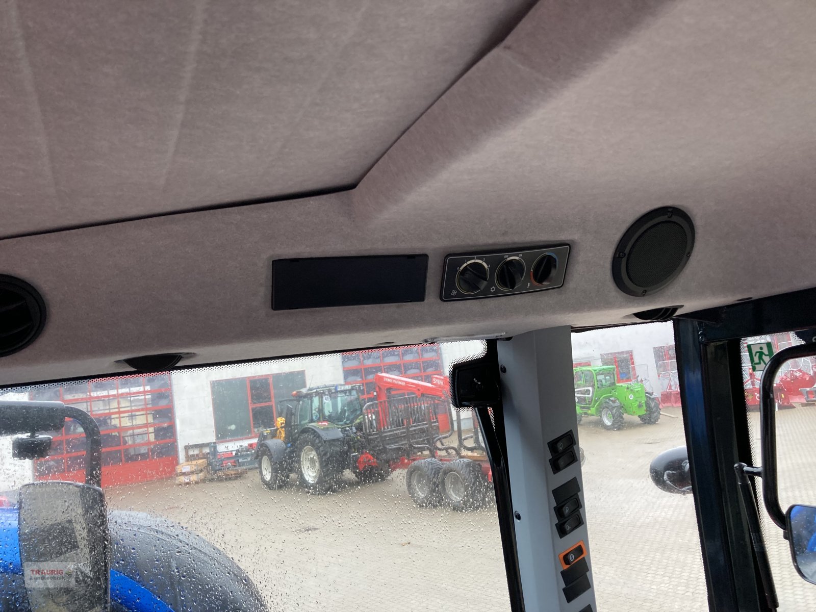 Traktor des Typs Valtra A85 Hitech, Neumaschine in Mainburg/Wambach (Bild 15)