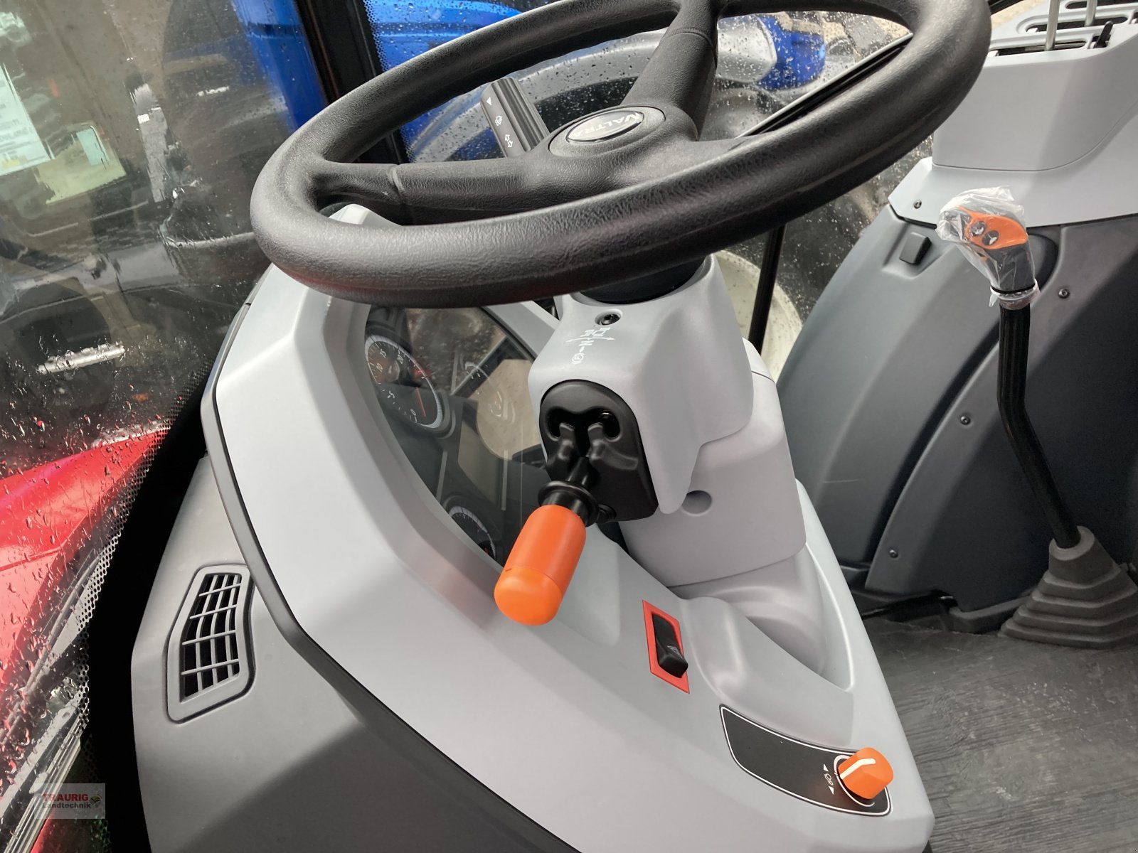 Traktor des Typs Valtra A85 Hitech, Neumaschine in Mainburg/Wambach (Bild 16)