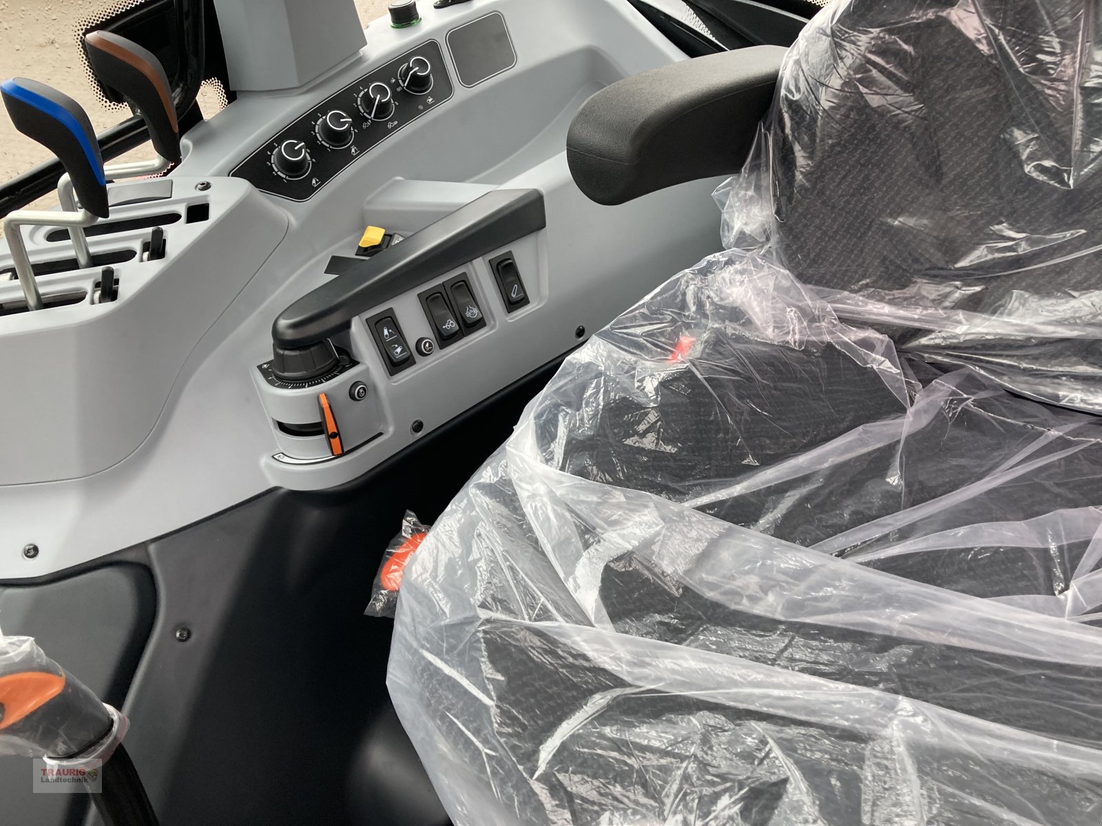 Traktor des Typs Valtra A85 Hitech, Neumaschine in Mainburg/Wambach (Bild 18)