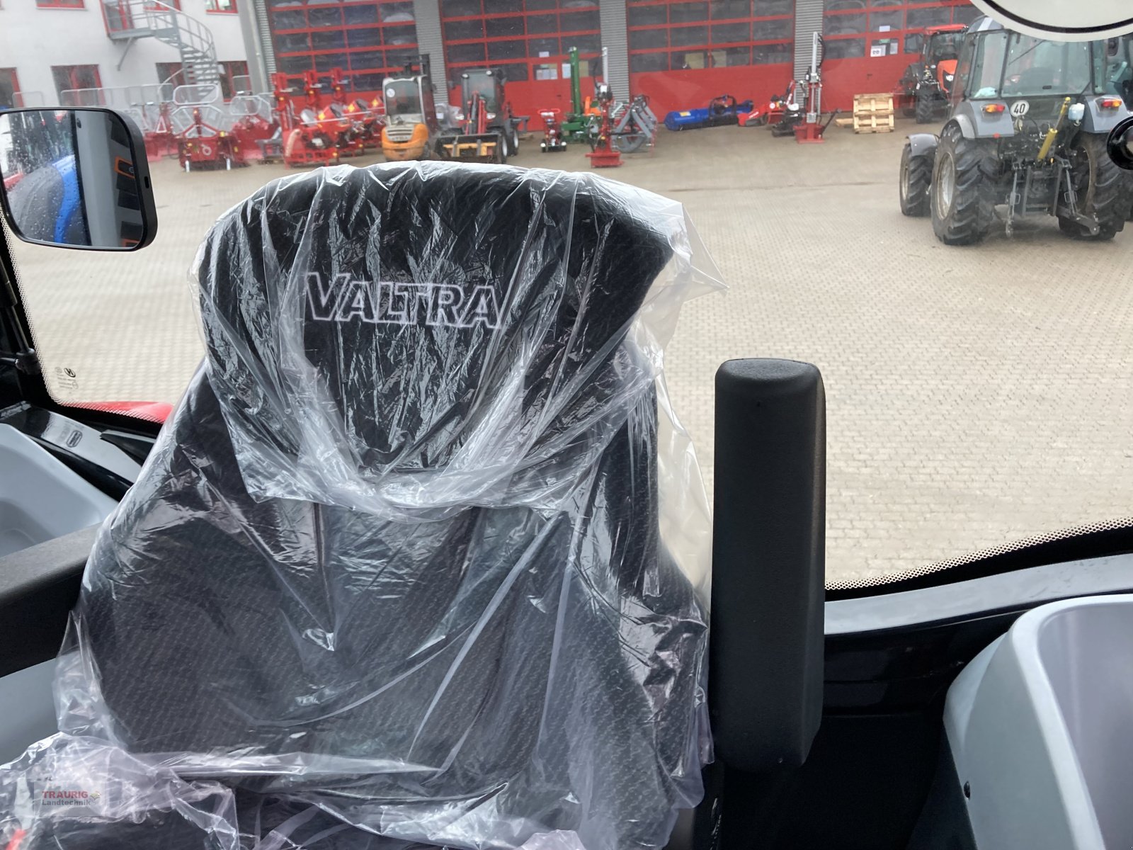 Traktor des Typs Valtra A85 Hitech, Neumaschine in Mainburg/Wambach (Bild 19)
