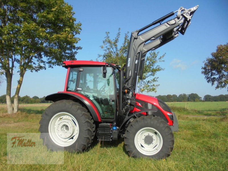 Traktor of the type Valtra A85 HITECH, Neumaschine in Taaken (Picture 1)