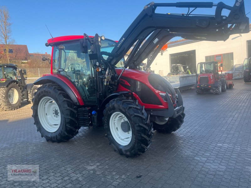 Traktor типа Valtra A85 mit FL, Neumaschine в Mainburg/Wambach
