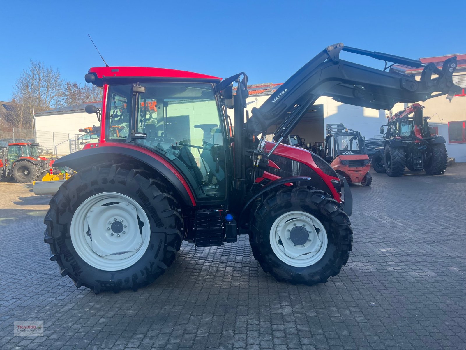 Traktor del tipo Valtra A85 mit FL, Neumaschine en Mainburg/Wambach (Imagen 4)