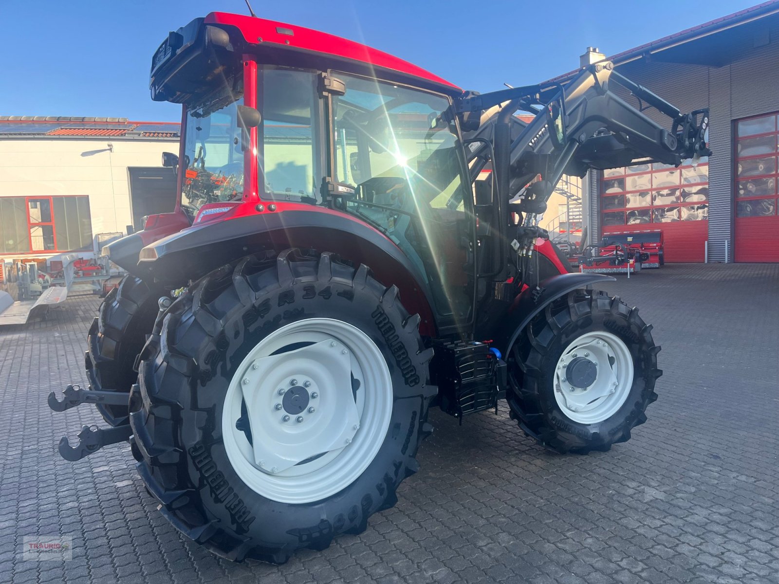 Traktor del tipo Valtra A85 mit FL, Neumaschine en Mainburg/Wambach (Imagen 5)