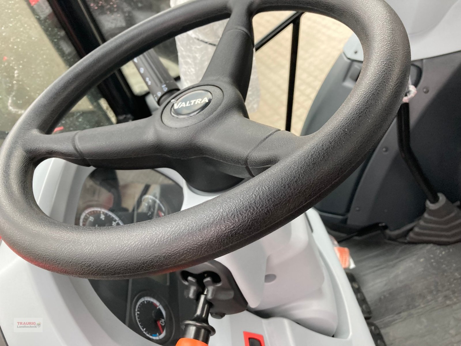 Traktor del tipo Valtra A85 mit FL, Neumaschine en Mainburg/Wambach (Imagen 16)