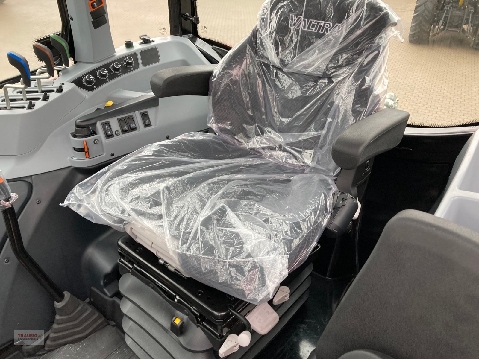 Traktor del tipo Valtra A85 mit FL, Neumaschine en Mainburg/Wambach (Imagen 17)