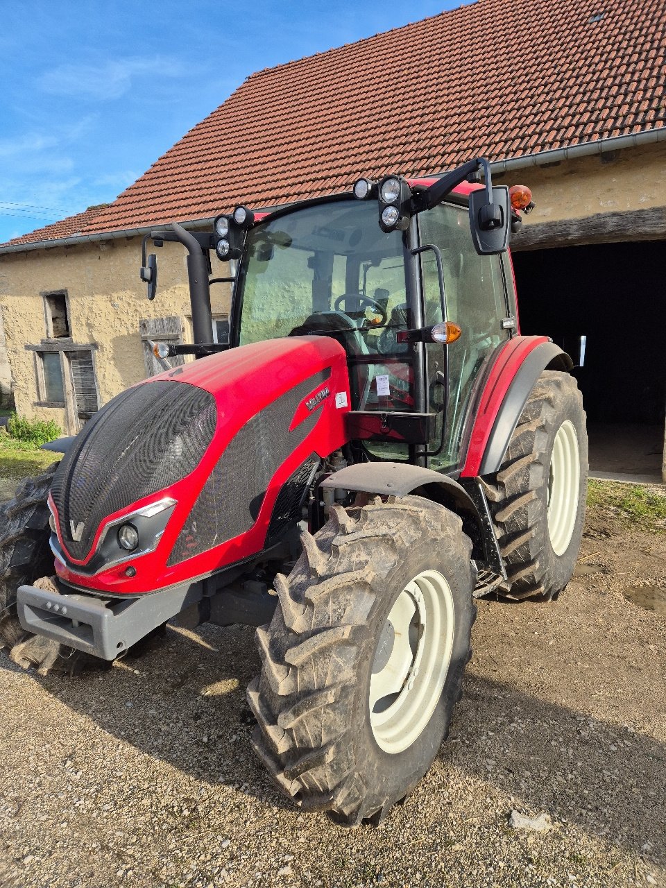 Traktor типа Valtra A85, Gebrauchtmaschine в MANDRES-SUR-VAIR (Фотография 8)