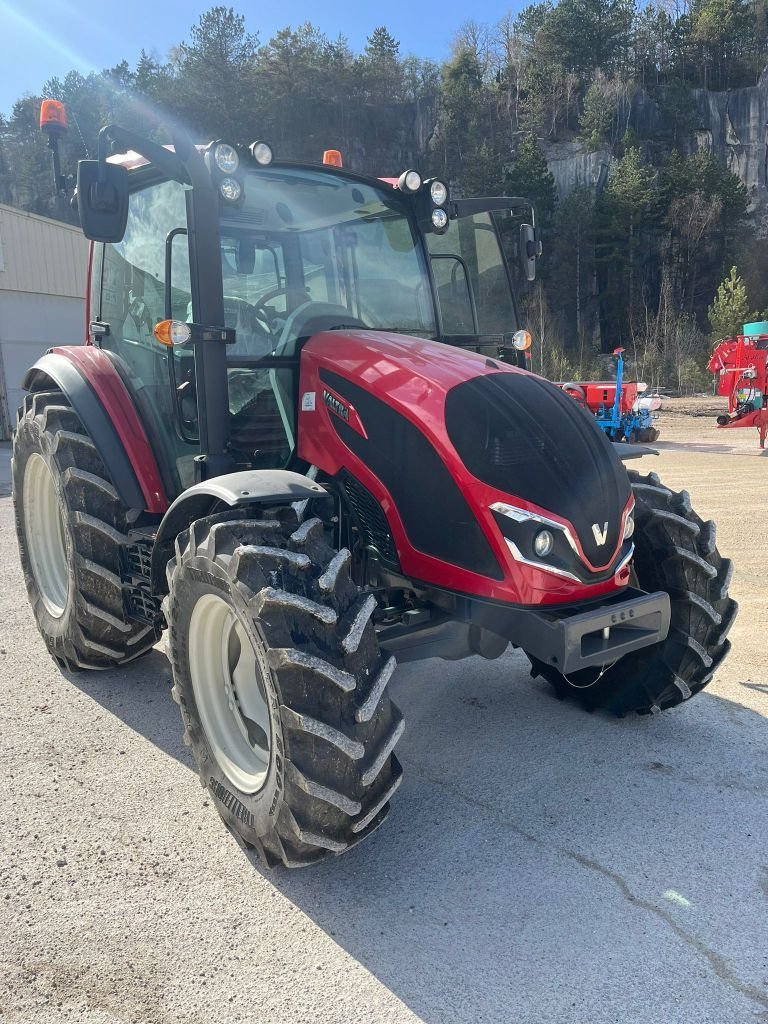 Traktor typu Valtra A85, Gebrauchtmaschine v Lérouville (Obrázek 2)