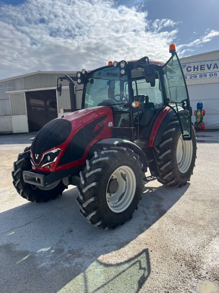 Traktor typu Valtra A85, Gebrauchtmaschine v Lérouville (Obrázek 1)