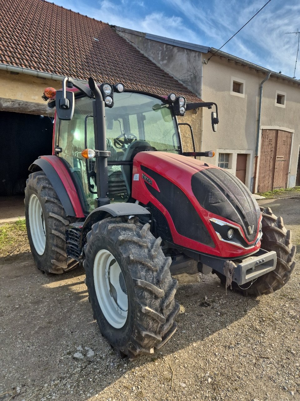 Traktor типа Valtra A85, Gebrauchtmaschine в MANDRES-SUR-VAIR (Фотография 7)