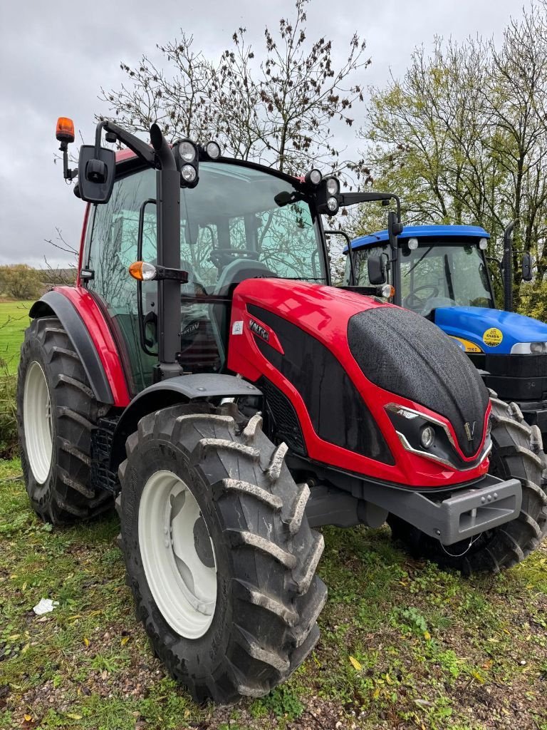 Traktor типа Valtra A85, Gebrauchtmaschine в MANDRES-SUR-VAIR (Фотография 2)
