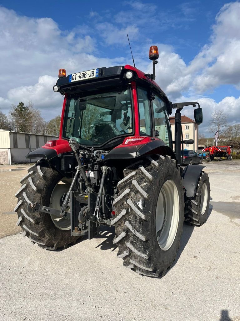 Traktor typu Valtra A85, Gebrauchtmaschine v Lérouville (Obrázek 4)