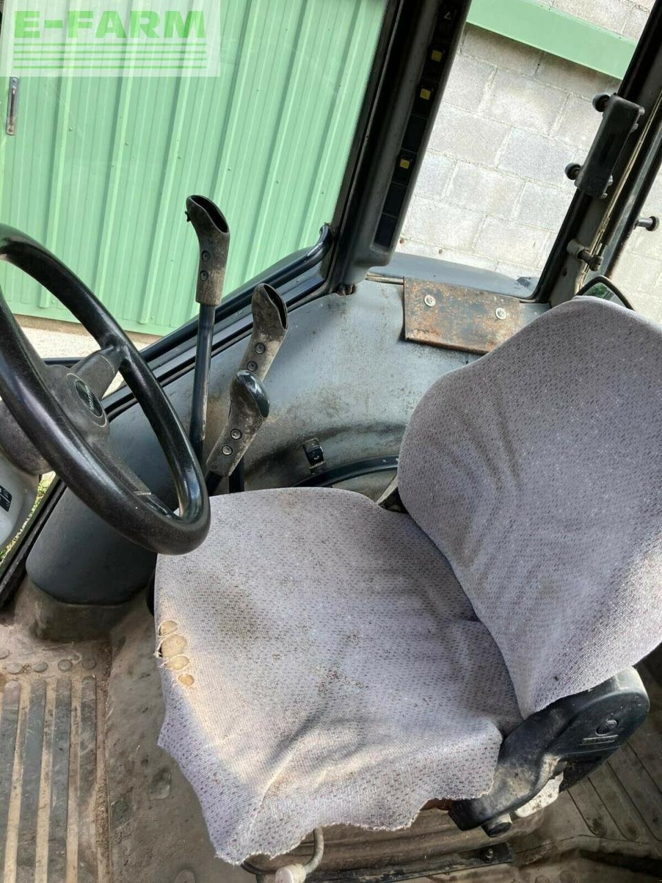 Traktor του τύπου Valtra a85, Gebrauchtmaschine σε PONTIVY (56 - MORBIHAN) (Φωτογραφία 8)