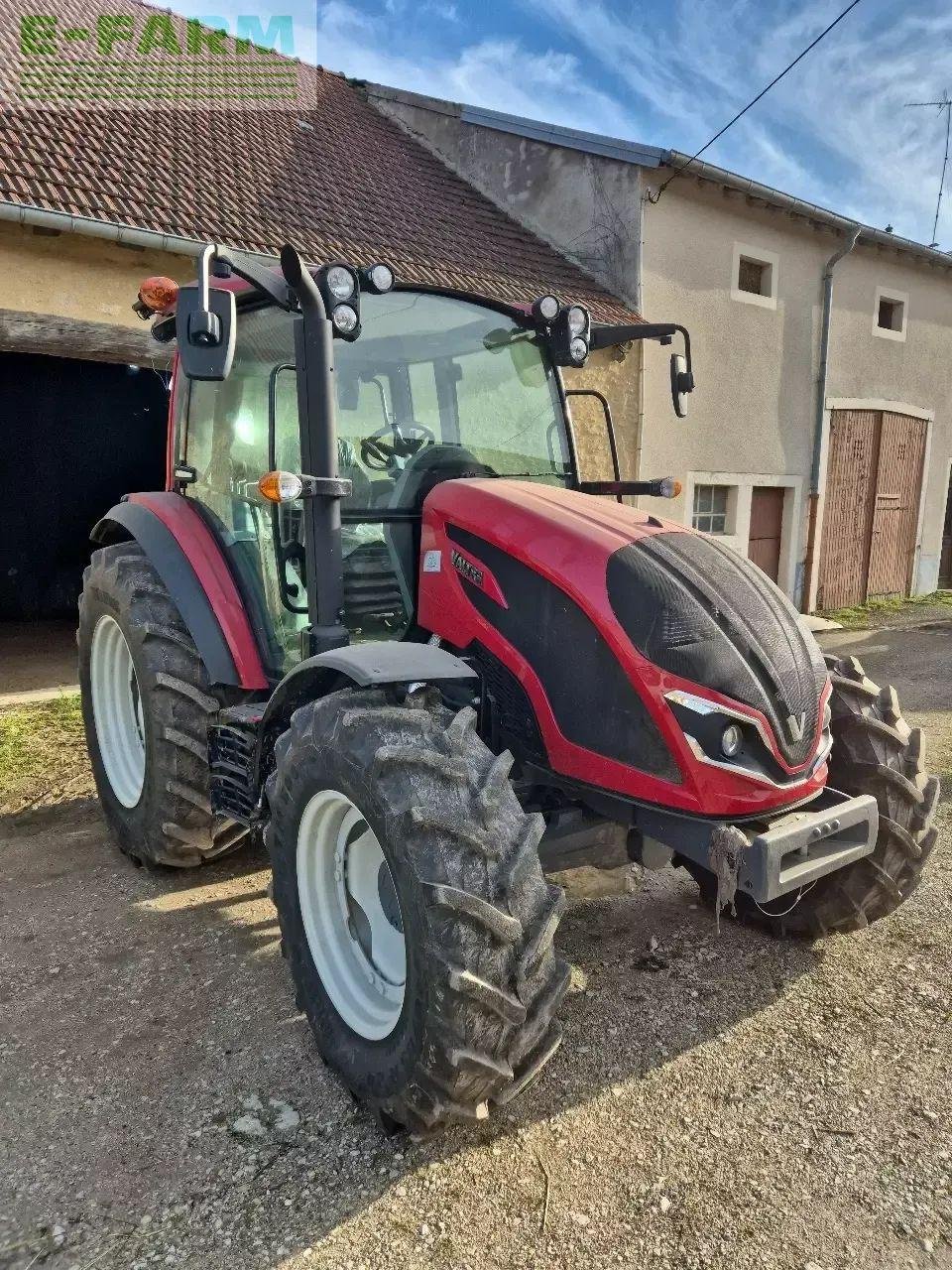 Traktor of the type Valtra a85, Gebrauchtmaschine in CHAUVONCOURT (Picture 7)