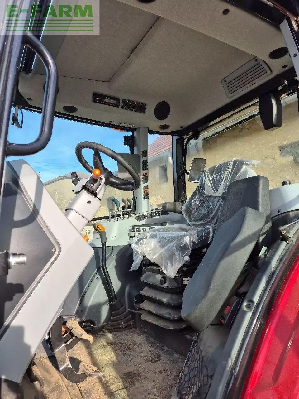 Traktor of the type Valtra a85, Gebrauchtmaschine in CHAUVONCOURT (Picture 9)