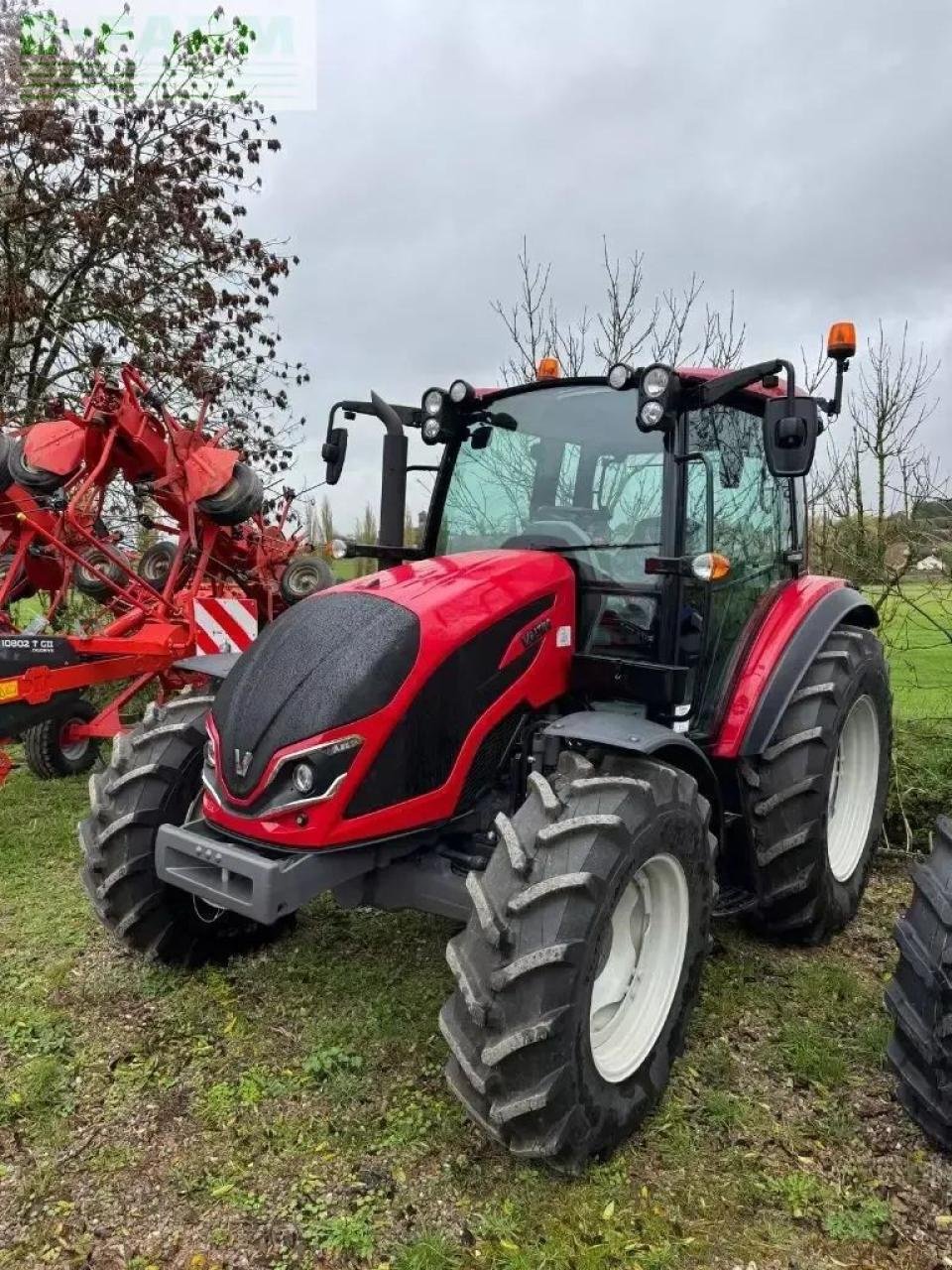 Traktor типа Valtra a85, Gebrauchtmaschine в CHAUVONCOURT (Фотография 1)