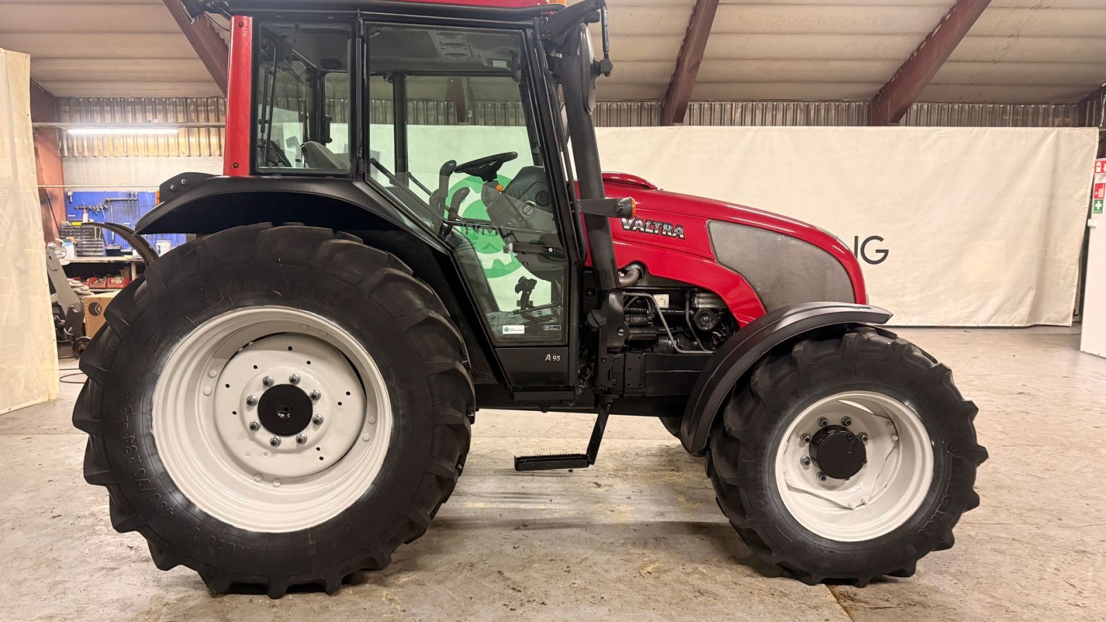 Traktor des Typs Valtra A85, Gebrauchtmaschine in Ølen (Bild 7)