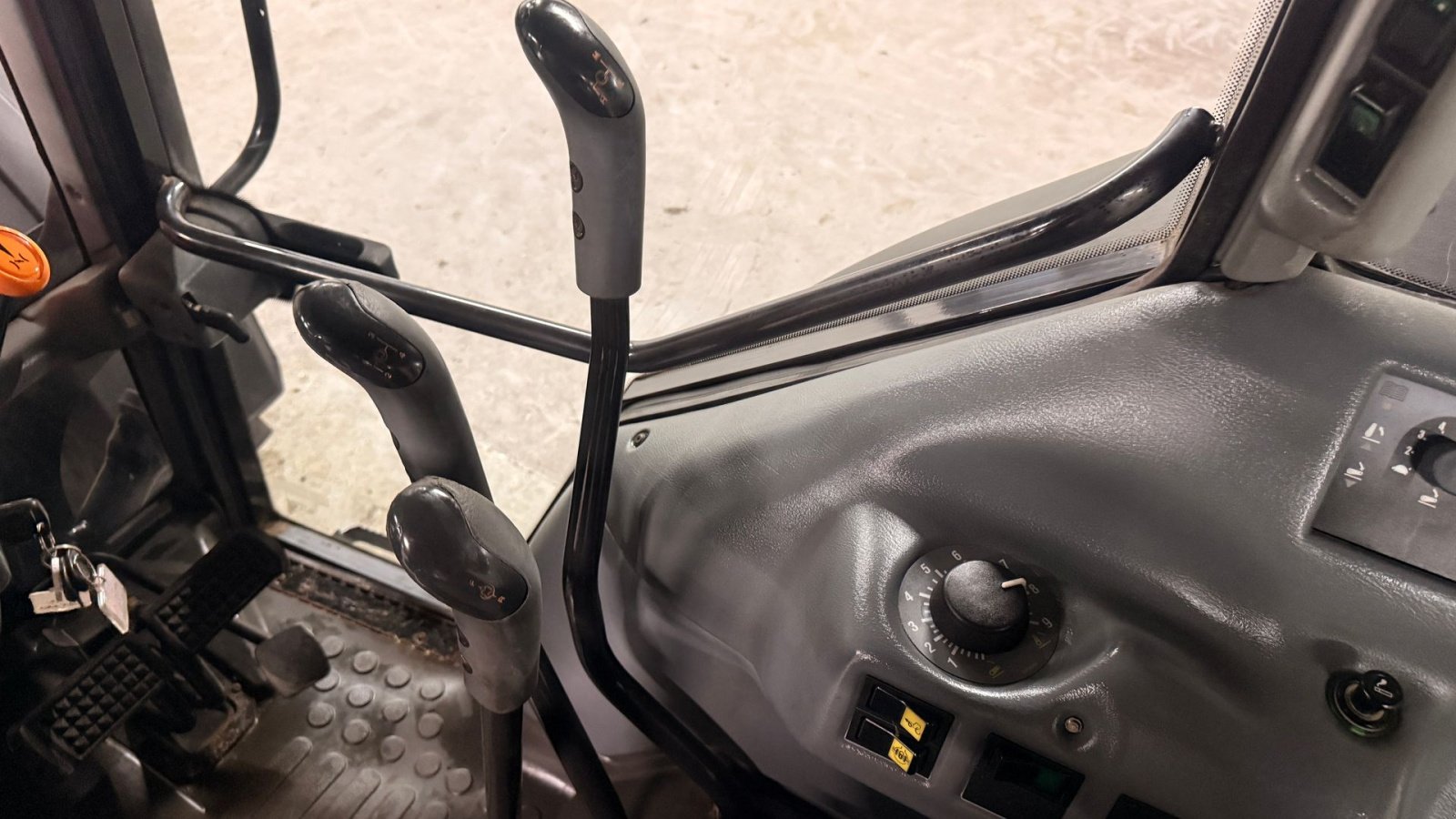 Traktor des Typs Valtra A85, Gebrauchtmaschine in Ølen (Bild 14)