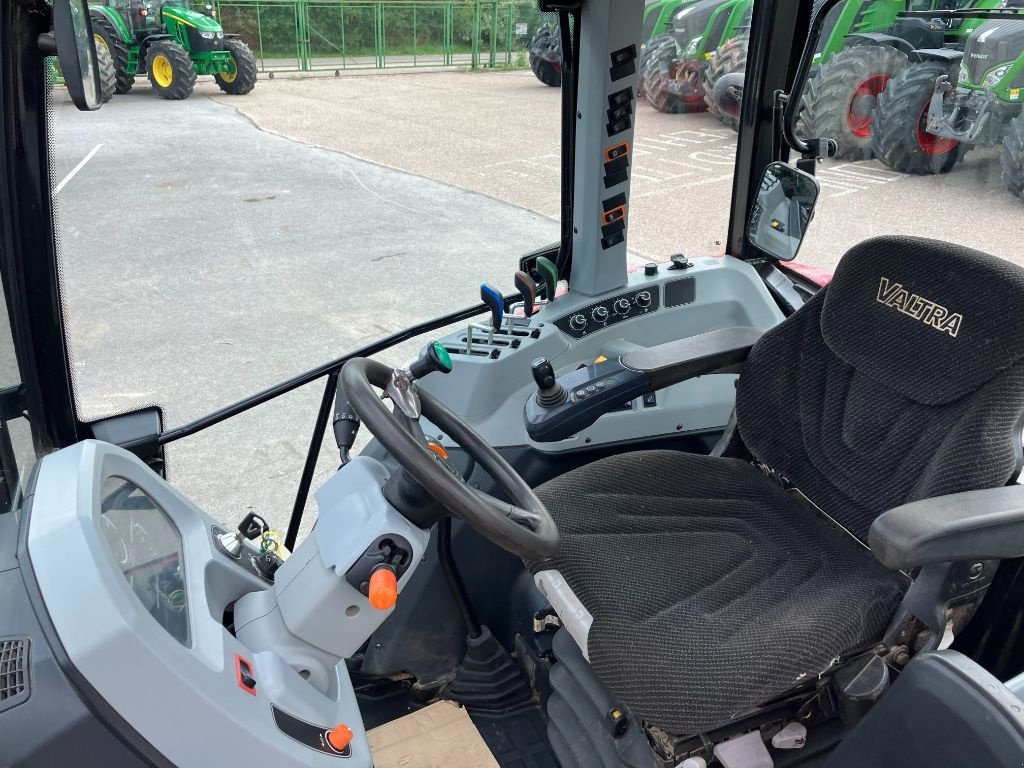 Traktor du type Valtra A85, Gebrauchtmaschine en VIRECOURT (Photo 8)