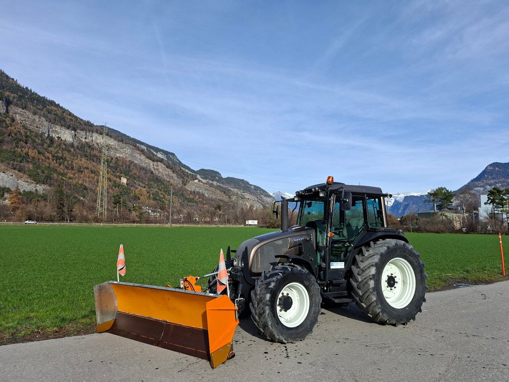 Traktor tipa Valtra A93 Traktor, Gebrauchtmaschine u Chur (Slika 1)