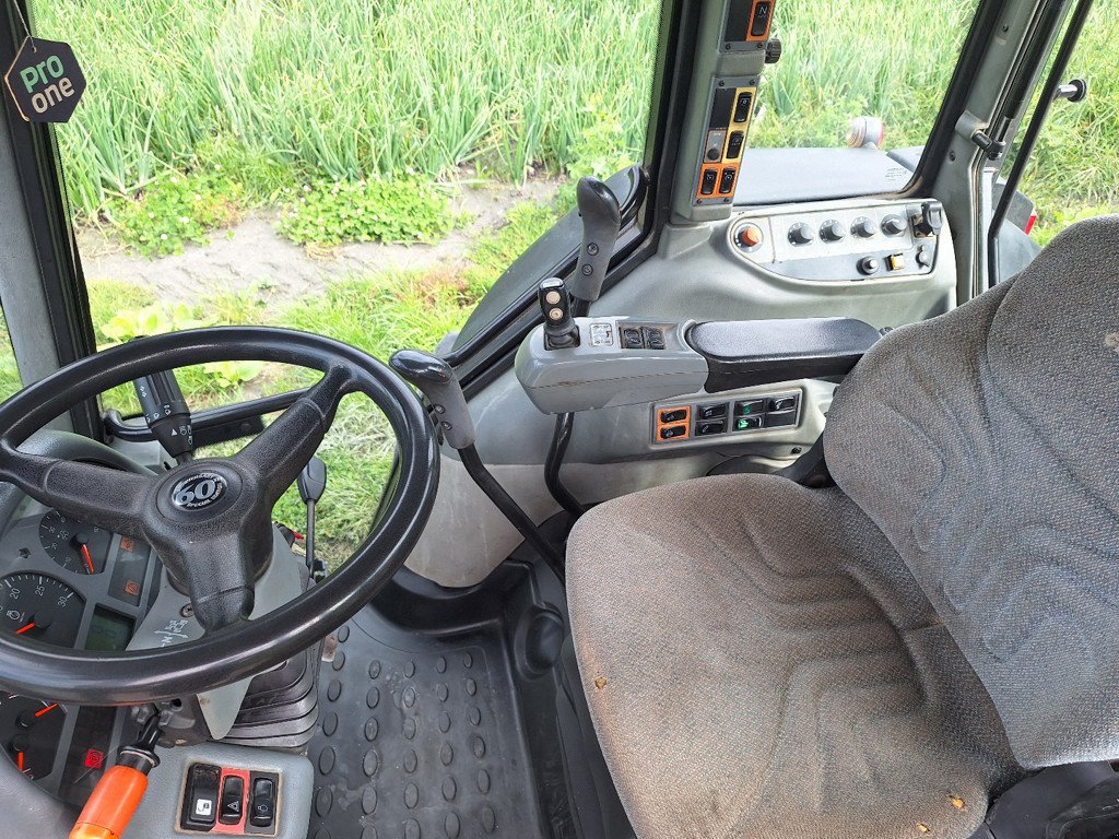 Traktor del tipo Valtra A93 Traktor, Gebrauchtmaschine In Chur (Immagine 10)