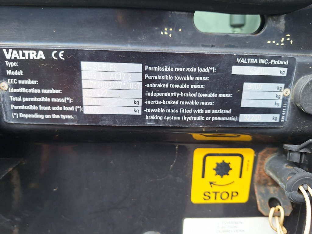 Traktor del tipo Valtra A93 Traktor, Gebrauchtmaschine In Chur (Immagine 8)