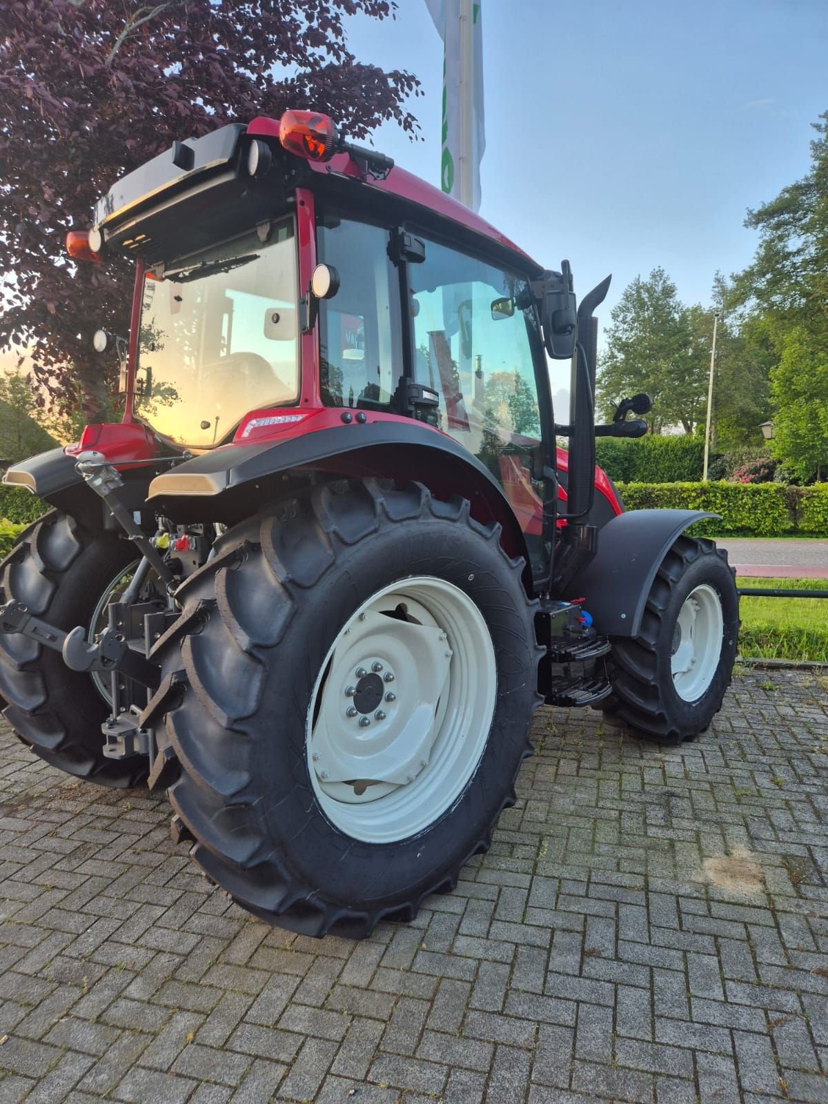 Traktor от тип Valtra A95, Neumaschine в Oosterwolde (Снимка 4)