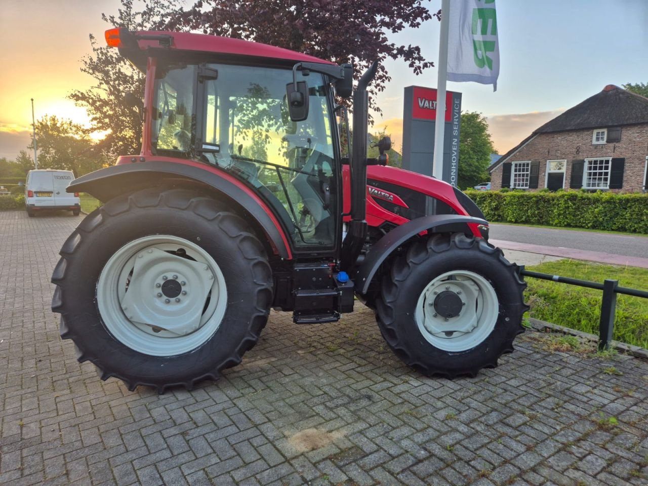 Traktor от тип Valtra A95, Neumaschine в Oosterwolde (Снимка 5)
